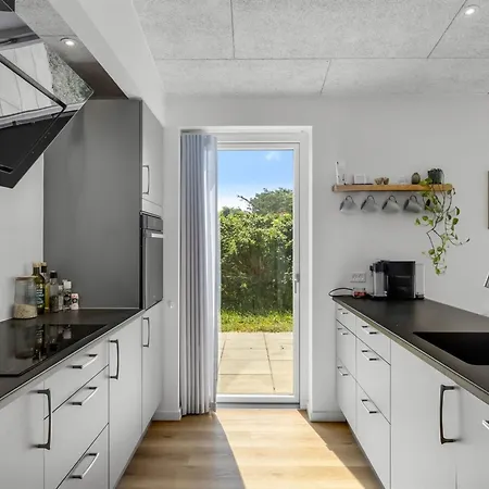 Lars - 350m From The Sea By Interhome *